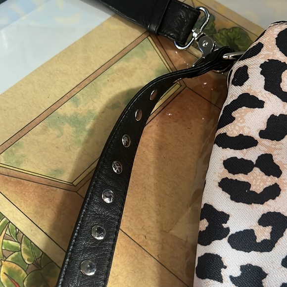 Nunoo Hilma Recycled Canvas Shoulder Bag - Picture 5 of 7